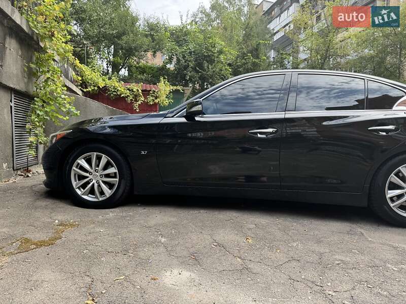 Седан Infiniti Q50 2015 в Києві
