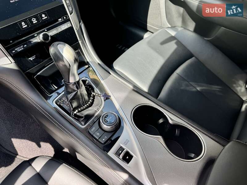 Седан Infiniti Q50 2015 в Києві