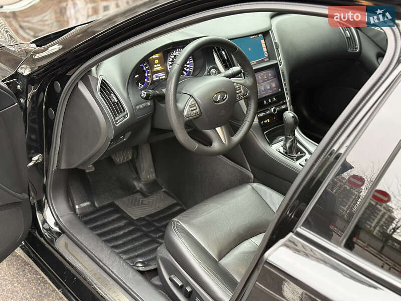 Седан Infiniti Q50 2014 в Киеве
