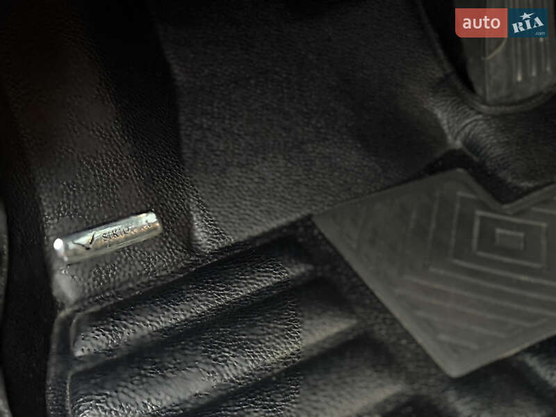 Седан Infiniti Q50 2014 в Киеве