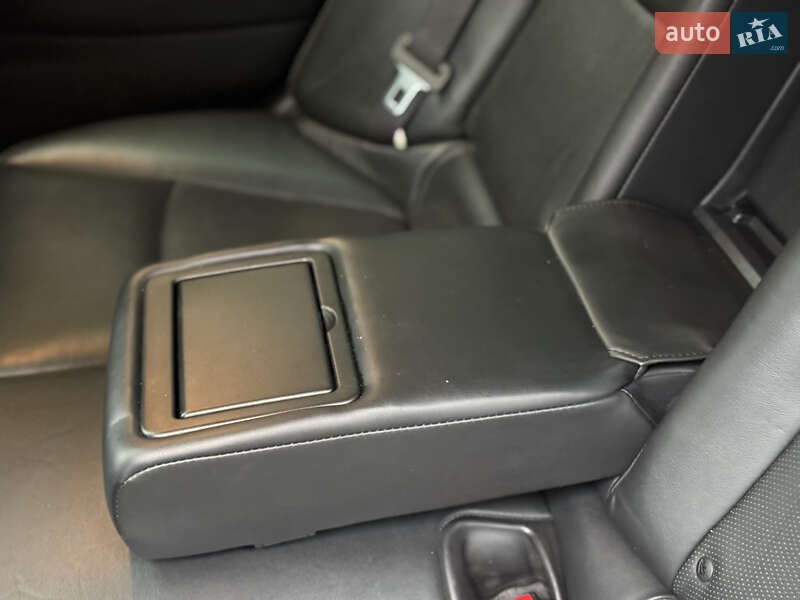 Седан Infiniti Q50 2014 в Киеве