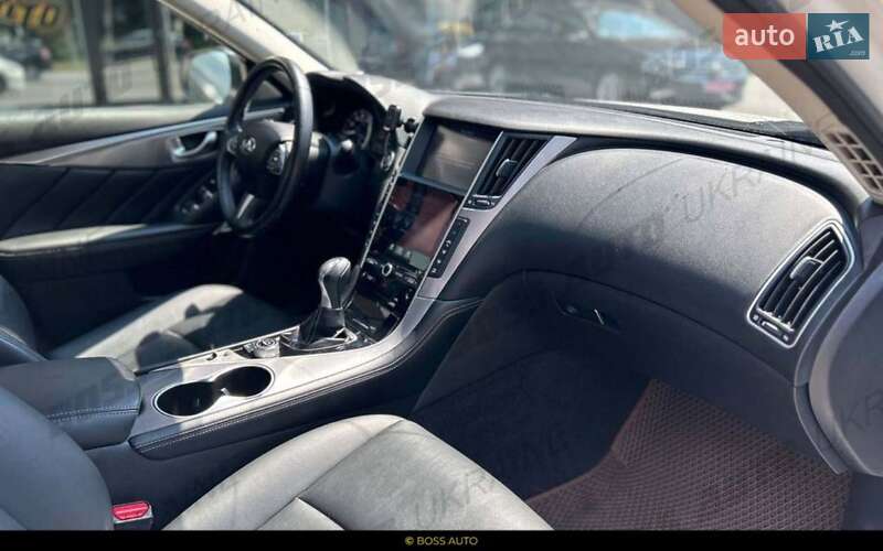 Седан Infiniti Q50 2016 в Новодністровську
