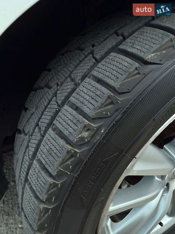 Седан Infiniti Q50 2014 в Львові фото 14 Седан Infiniti Q50 2014 в Львові