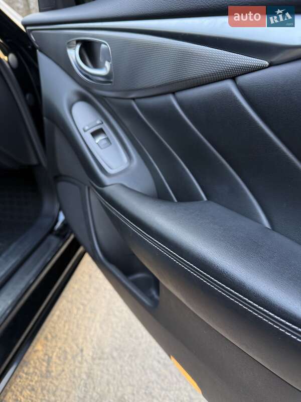 Седан Infiniti Q50 2015 в Золотоноші