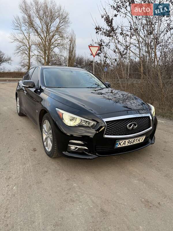 Седан Infiniti Q50 2015 в Золотоноші