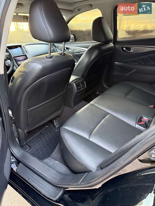 Седан Infiniti Q50 2015 в Золотоноші