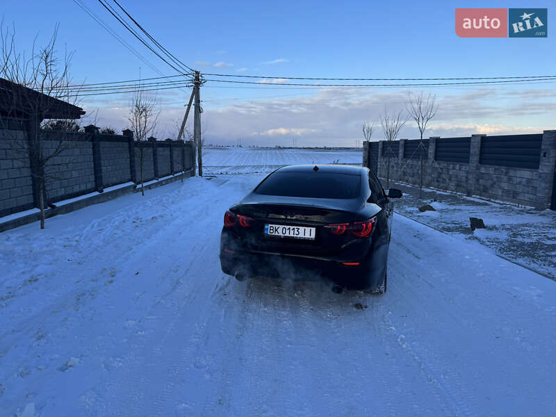 Седан Infiniti Q50 2013 в Рівному