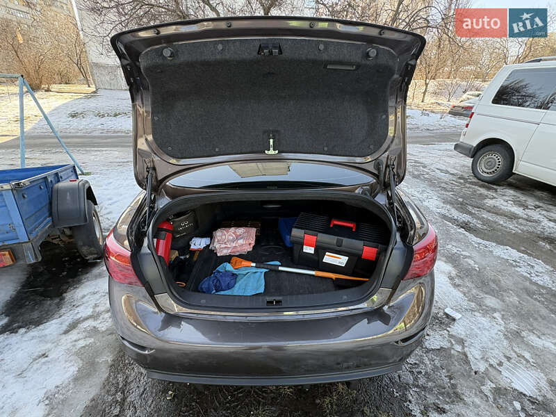 Седан Infiniti Q50 2014 в Киеве