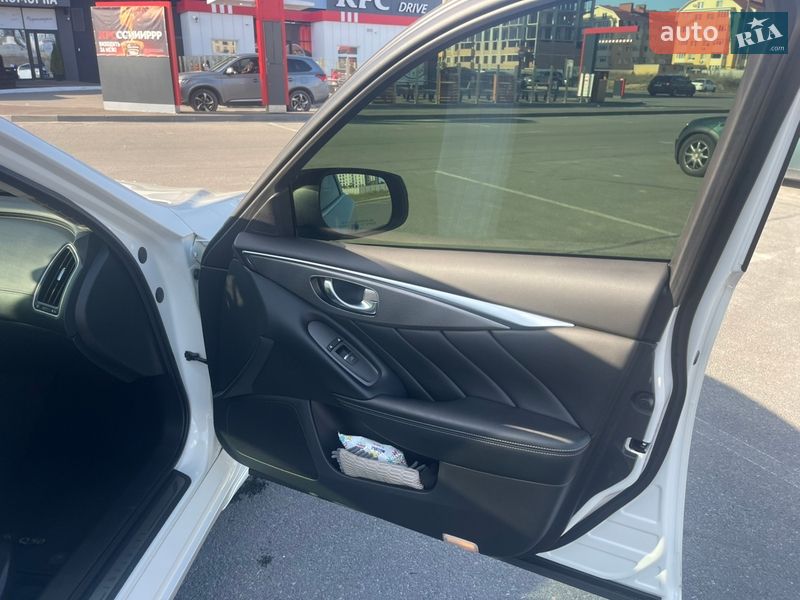 Седан Infiniti Q50 2017 в Киеве