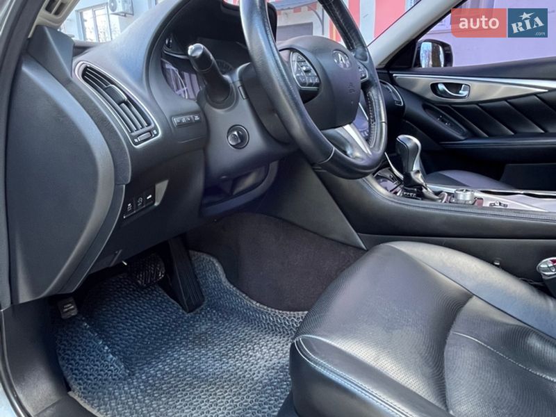 Седан Infiniti Q50 2016 в Виннице