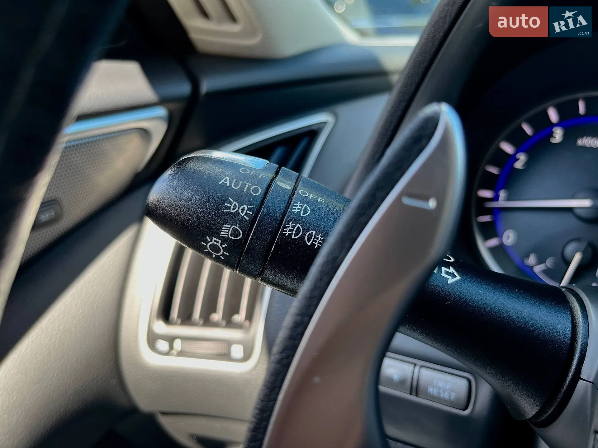 2015 Infiniti Q50 - мініатюра 17