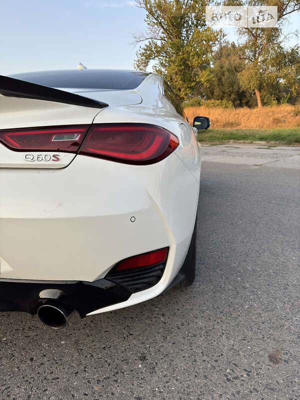 Купе Infiniti Q60 2016 в Дніпрі