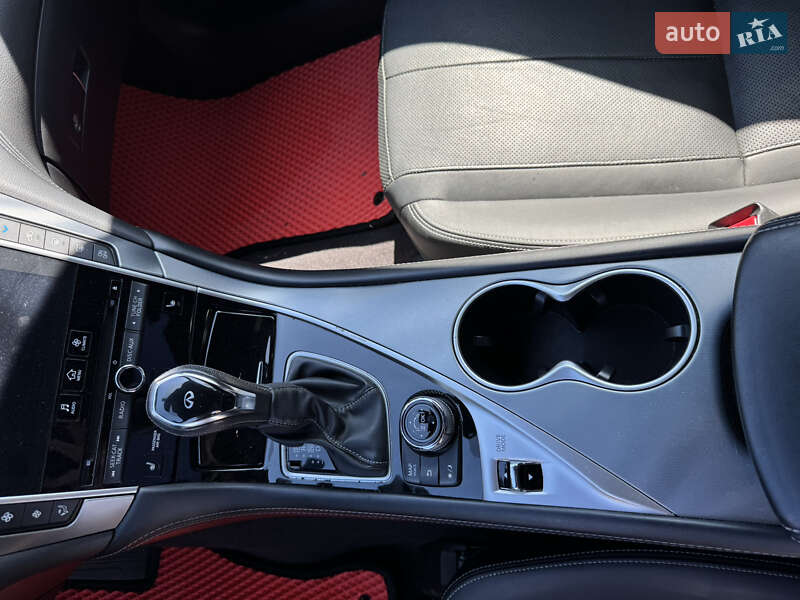 Купе Infiniti Q60 2018 в Киеве