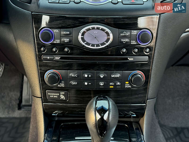 Купе Infiniti Q60 2015 в Виннице