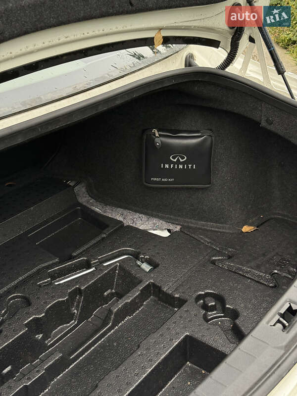 Купе Infiniti Q60 2016 в Новом Роздоле