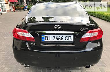 Седан Infiniti Q70 2014 в Кременчуге