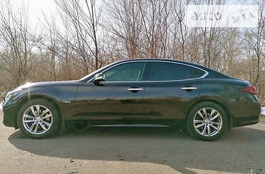 Седан Infiniti Q70 2015 в Кривом Роге