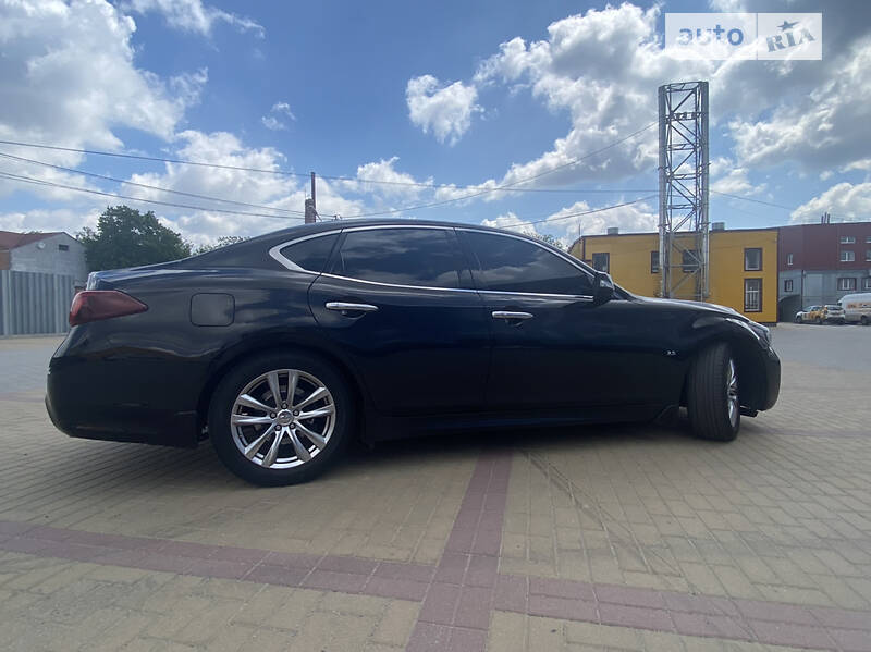 Седан Infiniti Q70 2018 в Хмельницком