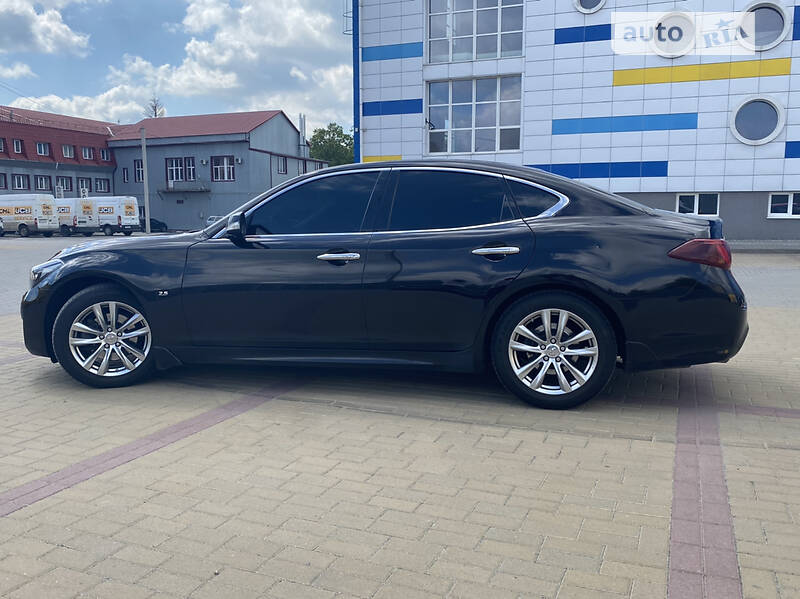 Седан Infiniti Q70 2018 в Хмельницком