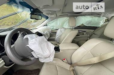 Седан Infiniti Q70 2015 в Києві
