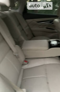 Седан Infiniti Q70 2015 в 