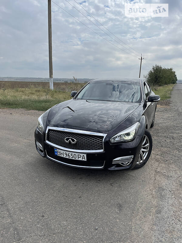 Infiniti Q70