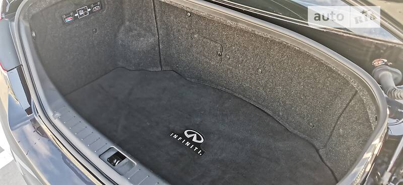 Седан Infiniti Q70 2015 в Києві фото 33 Седан Infiniti Q70 2015 в Києві