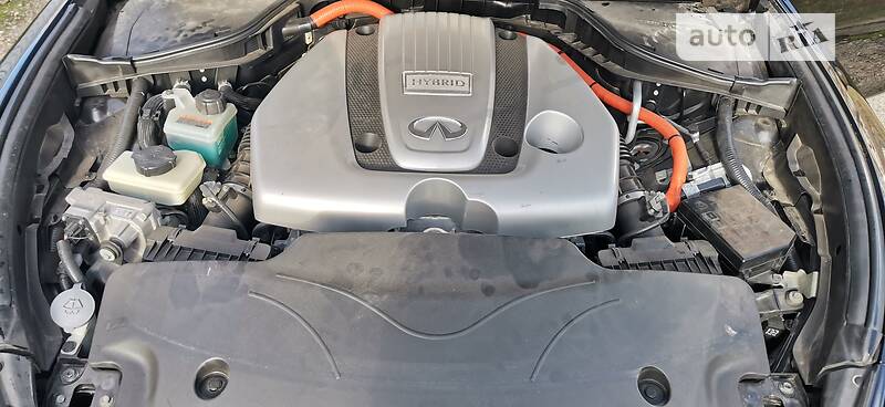 Седан Infiniti Q70 2015 в Києві фото 39 Седан Infiniti Q70 2015 в Києві