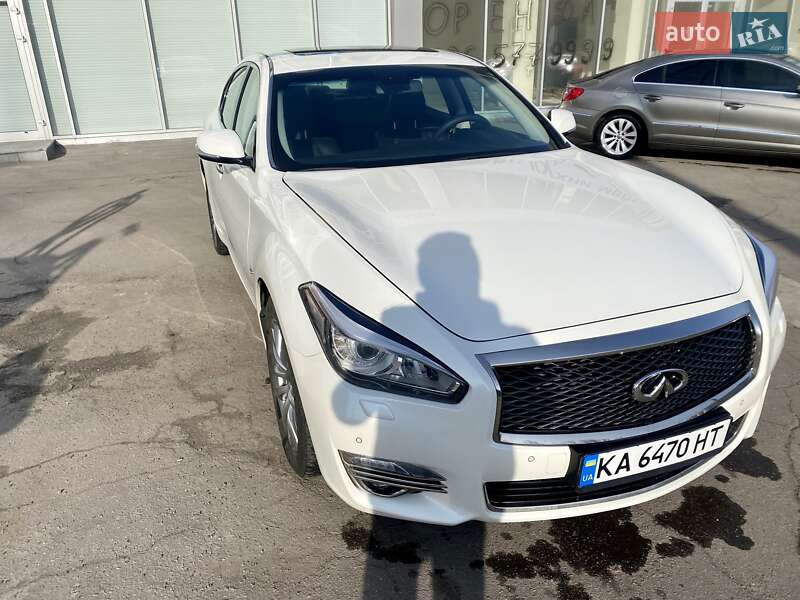 Седан Infiniti Q70 2016 в Днепре