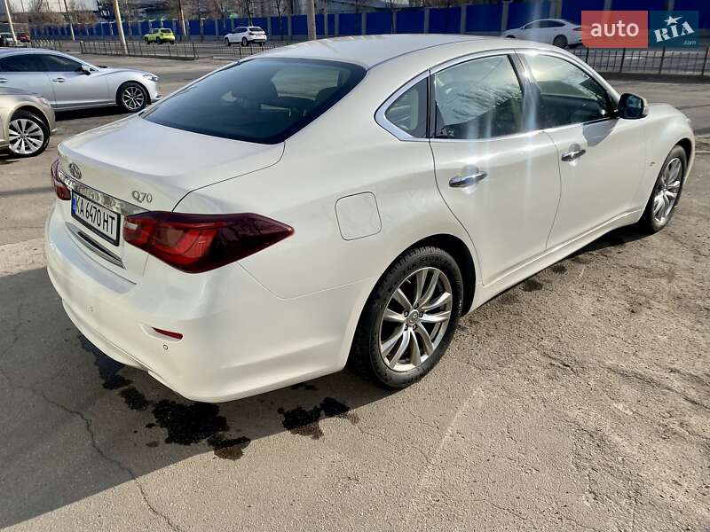 Седан Infiniti Q70 2016 в Днепре