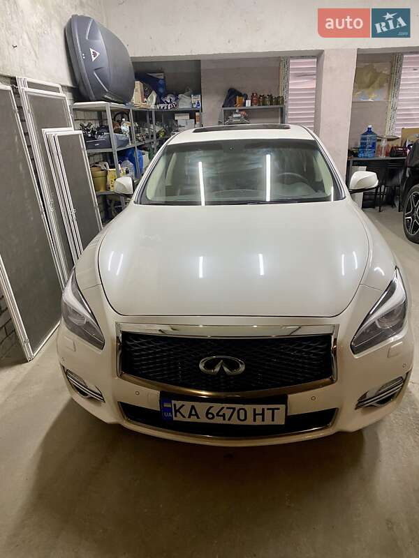 Infiniti Q70 2016
