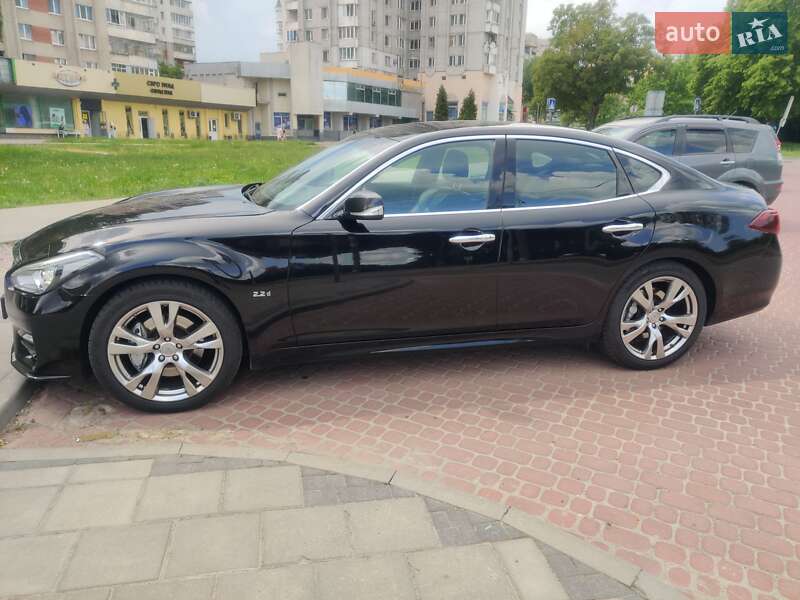 Седан Infiniti Q70 2015 в Львові
