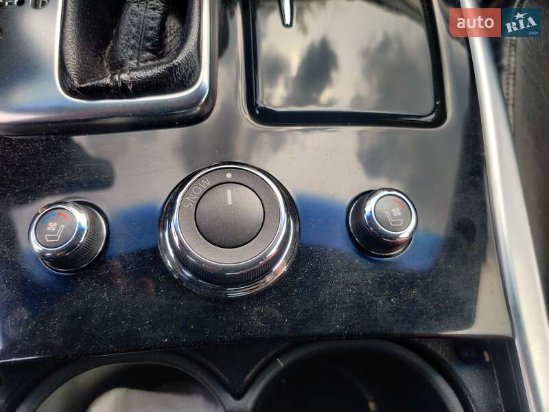 Седан Infiniti Q70 2015 в Львові