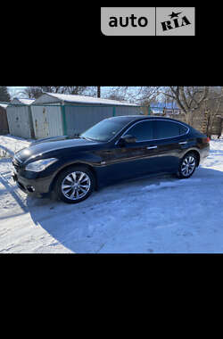 Седан Infiniti Q70 2013 в Полтаві