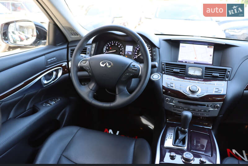 Седан Infiniti Q70 2016 в Днепре