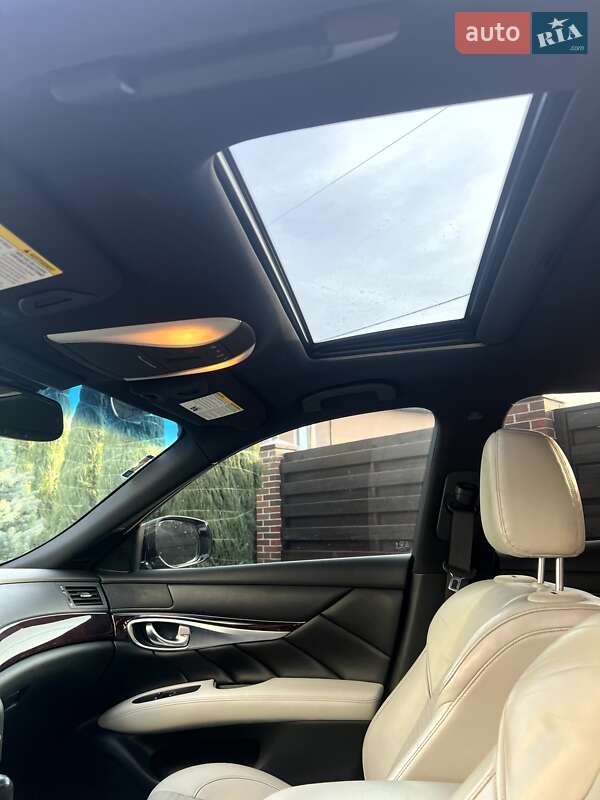 Седан Infiniti Q70 2015 в Дніпрі