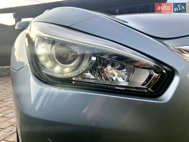 Седан Infiniti Q70 2015 в Дніпрі
