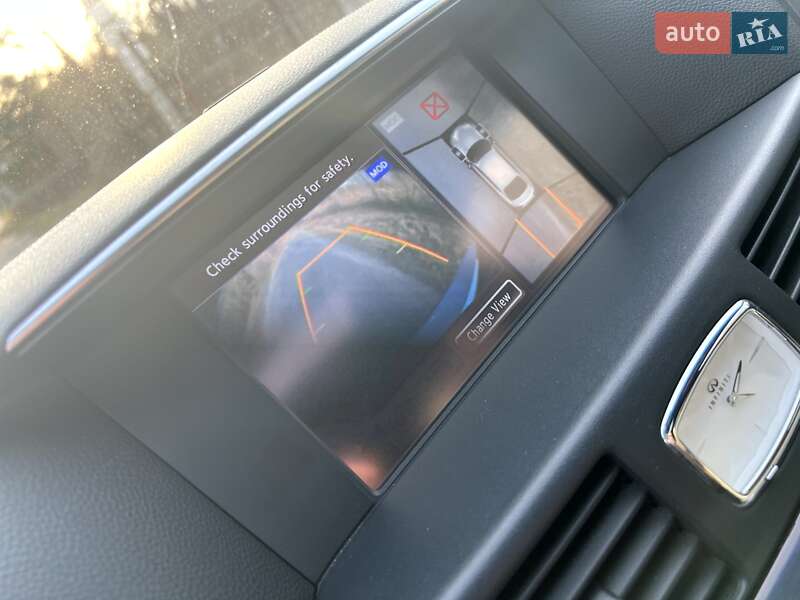 Седан Infiniti Q70 2015 в Дніпрі