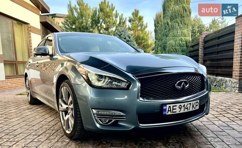 Седан Infiniti Q70 2015 в Дніпрі
