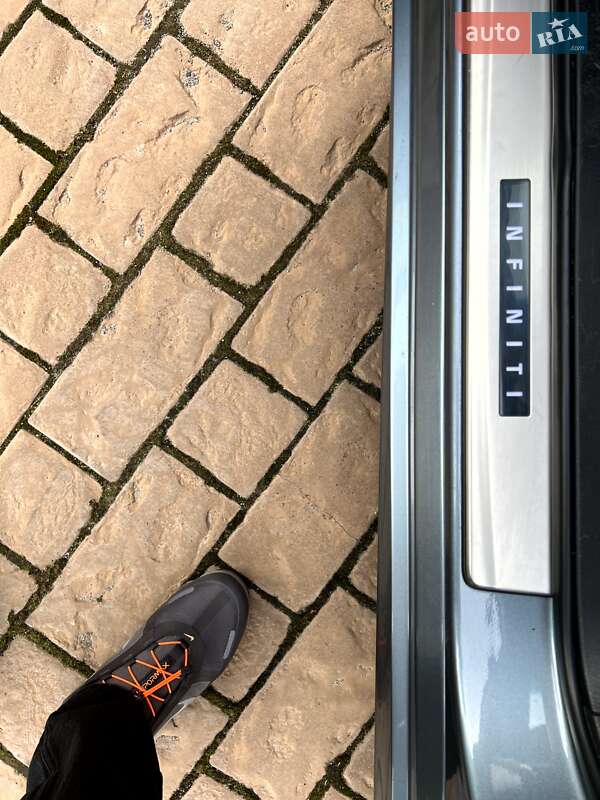 Седан Infiniti Q70 2015 в Дніпрі