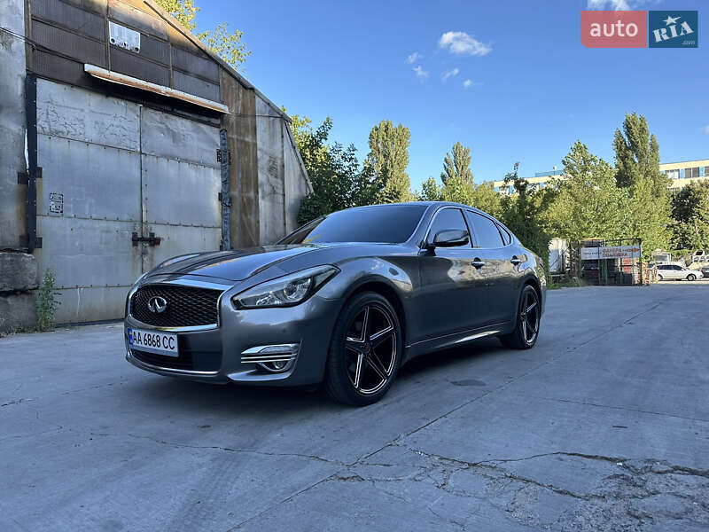 Infiniti Q70 2017