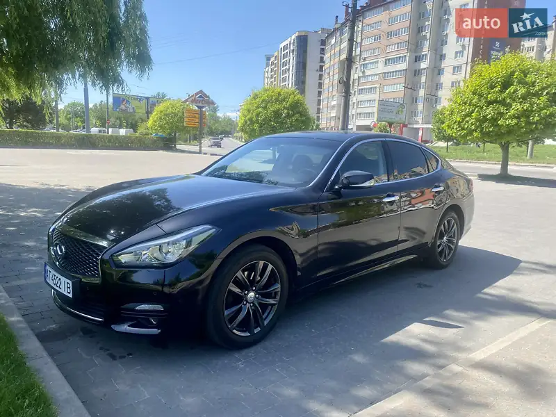 Седан Infiniti Q70 2015 в 