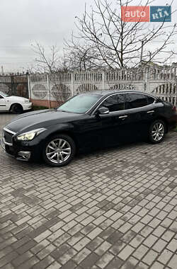 Седан Infiniti Q70 2016 в Ивано-Франковске