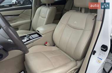 Седан Infiniti Q70 2013 в Виннице