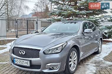 Седан Infiniti Q70 2016 в Сваляві