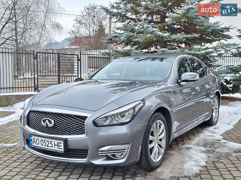 Infiniti Q70 2016