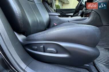 Седан Infiniti Q70 2014 в 