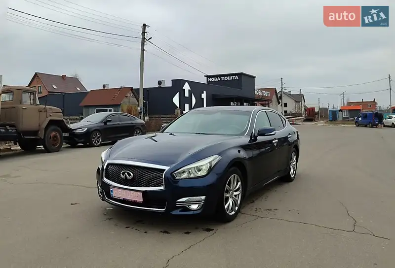 Infiniti Q70