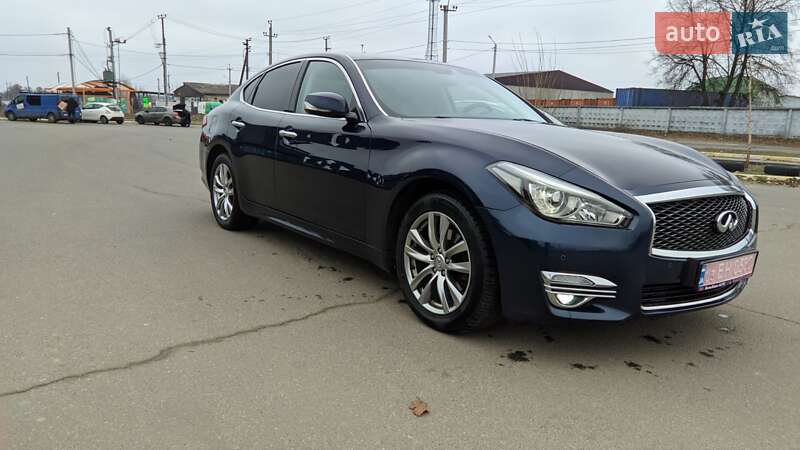 Седан Infiniti Q70 2014 в Бучі