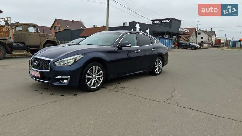 Седан Infiniti Q70 2014 в Бучі